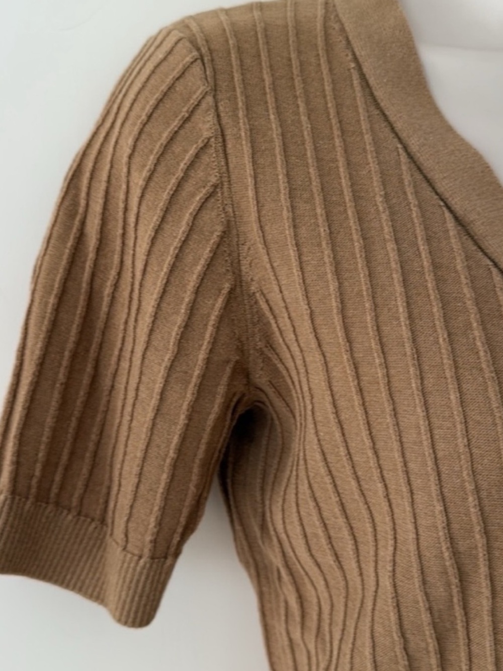 H&M Camel Brown Tan Ribbed Short Sleeve V Neck Pull On Sweater XS - Picture 3 of 7